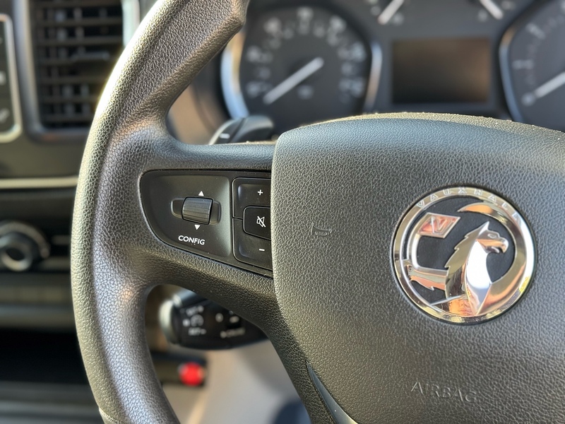 Vauxhall Vivaro Turbo D 3100 Sportive - U2063