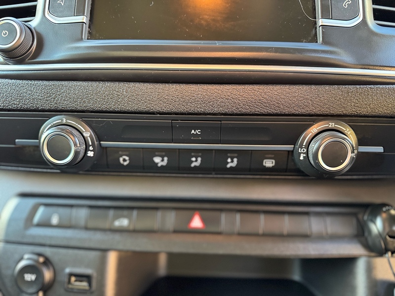 Vauxhall Vivaro Turbo D 3100 Sportive - U2063