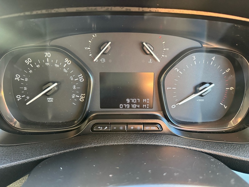 Vauxhall Vivaro Turbo D 3100 Sportive - U2063