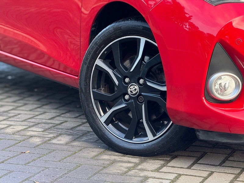 Toyota Yaris VVT-h Design - U2099