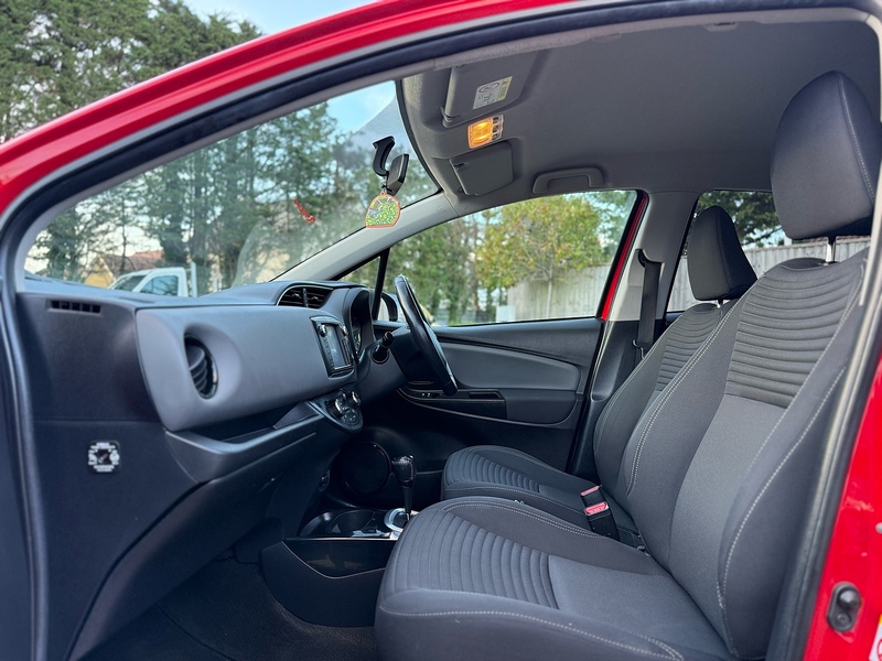 Toyota Yaris VVT-h Design - U2099