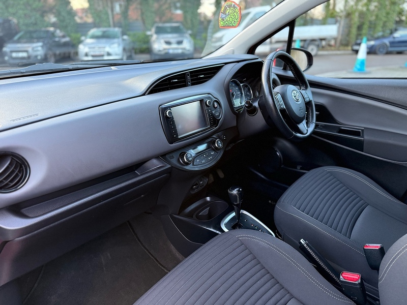 Toyota Yaris VVT-h Design - U2099