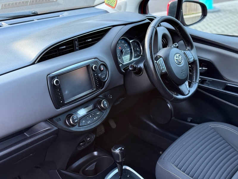 Toyota Yaris VVT-h Design - U2099