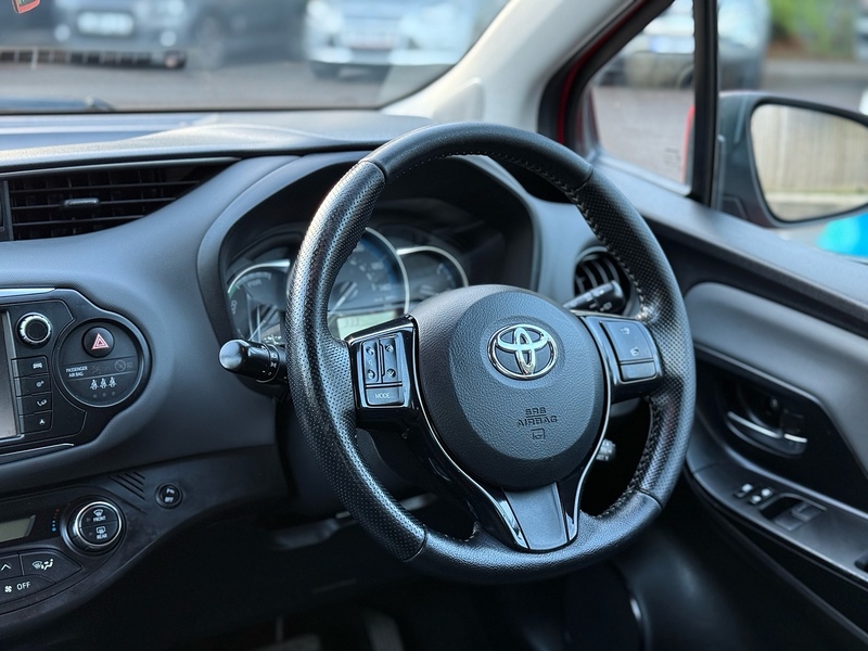 Toyota Yaris VVT-h Design - U2099