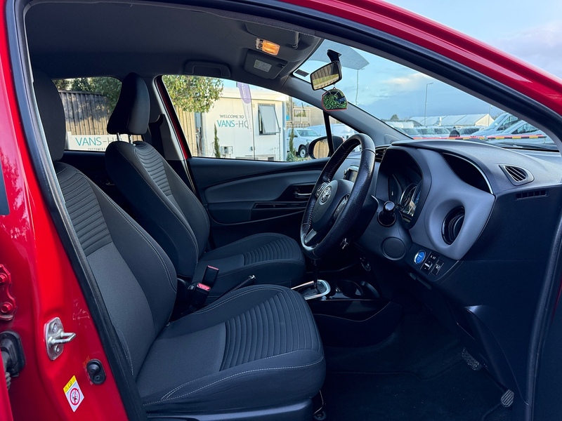 Toyota Yaris VVT-h Design - U2099