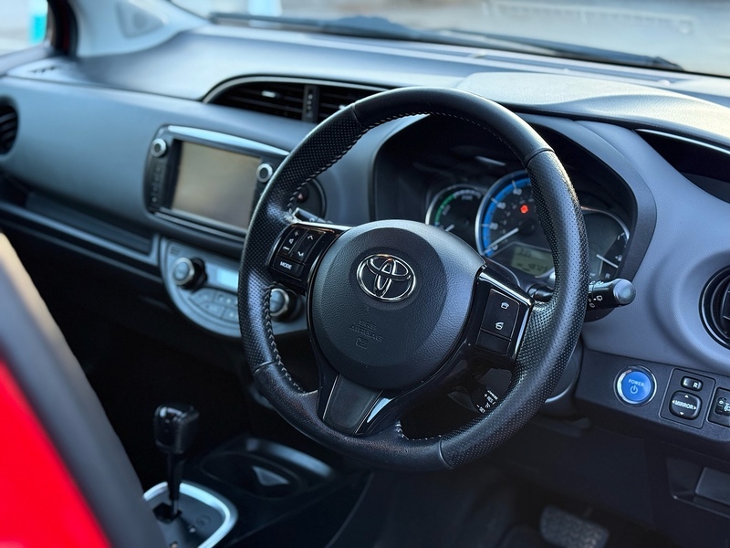 Toyota Yaris VVT-h Design - U2099