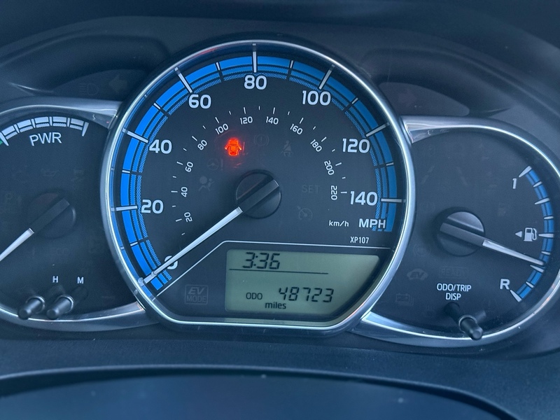 Toyota Yaris VVT-h Design - U2099