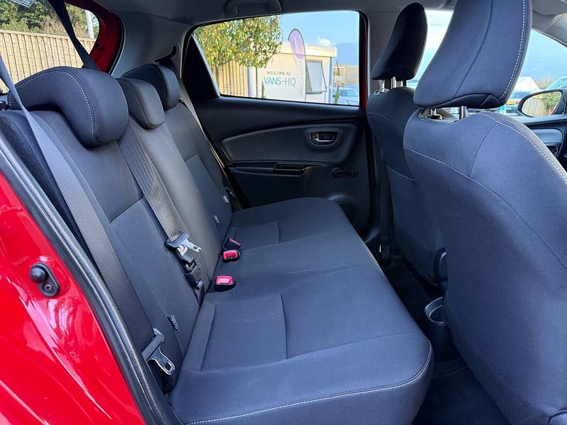 Toyota Yaris VVT-h Design - U2099