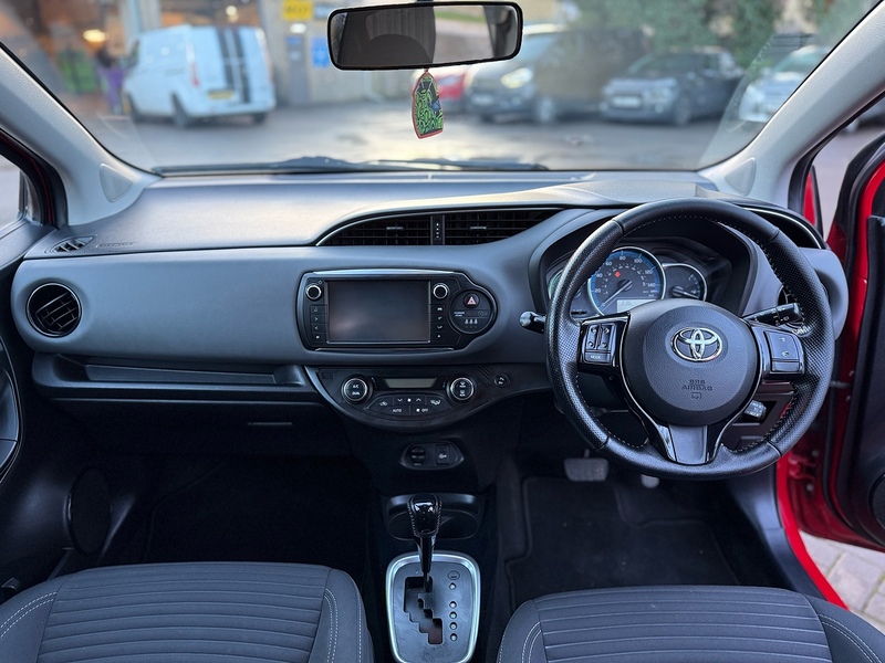 Toyota Yaris VVT-h Design - U2099