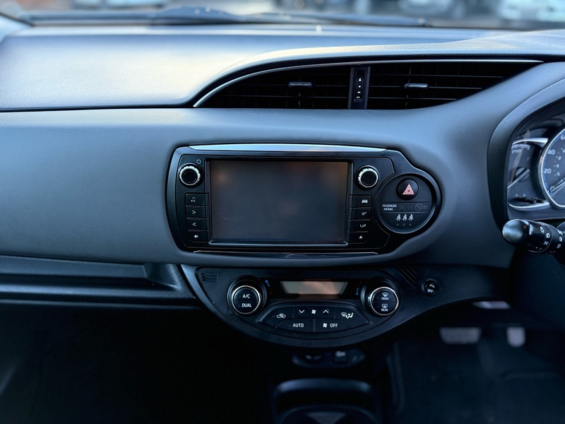 Toyota Yaris VVT-h Design - U2099