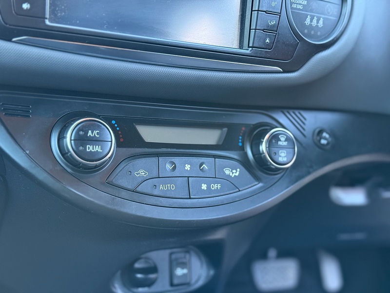 Toyota Yaris VVT-h Design - U2099