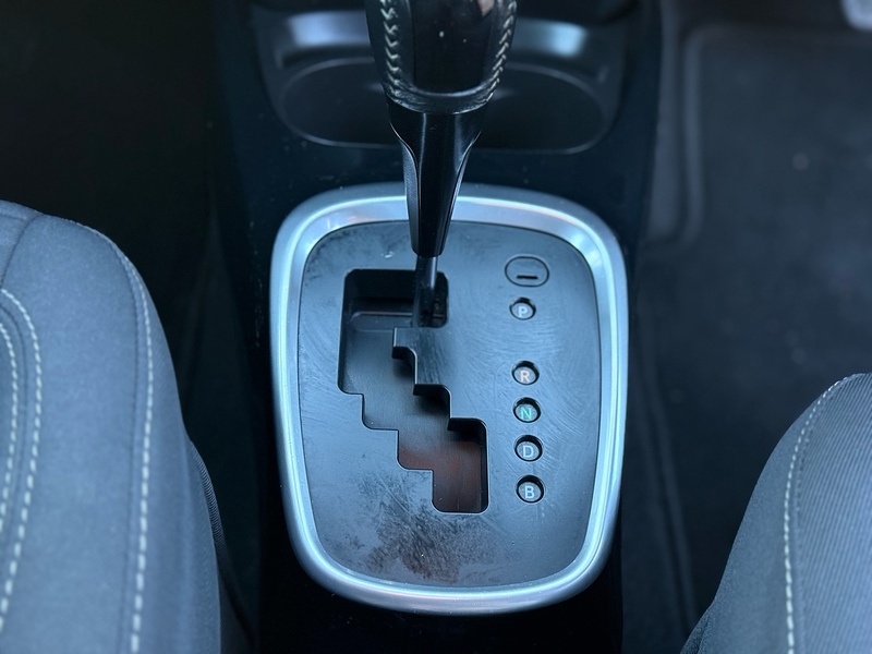 Toyota Yaris VVT-h Design - U2099