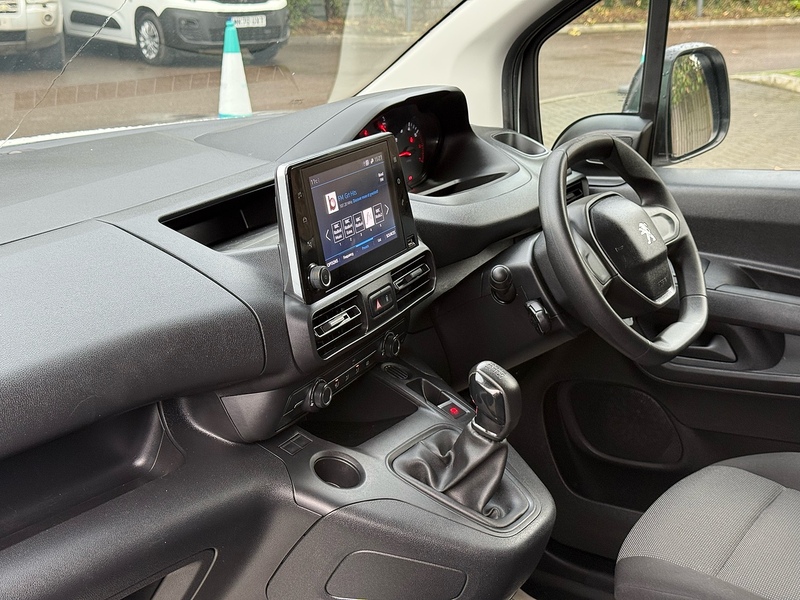 Peugeot Partner BlueHDi 950 Professional - U2104