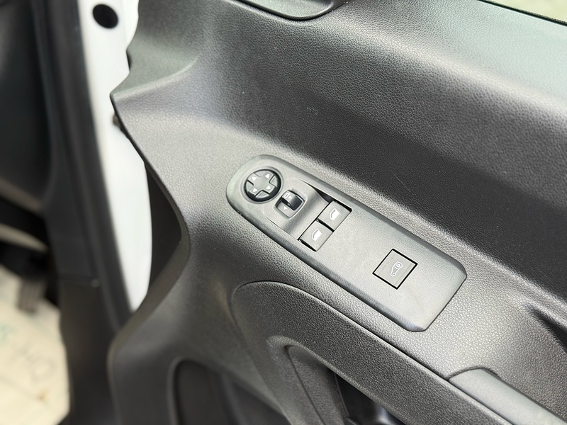 Peugeot Partner BlueHDi 950 Professional - U2104