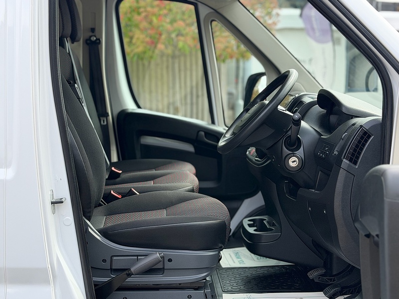 Peugeot Boxer BlueHDi 335 S - U2125