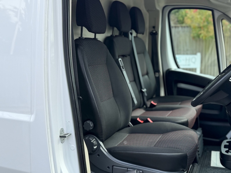 Peugeot Boxer BlueHDi 335 S - U2125