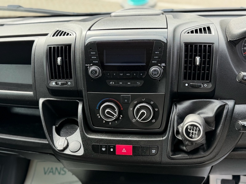 Peugeot Boxer BlueHDi 335 S - U2125