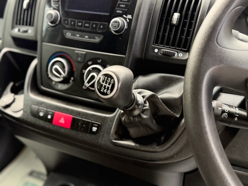 Peugeot Boxer BlueHDi 335 S - U2125