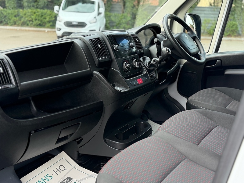 Peugeot Boxer BlueHDi 335 S - U2125