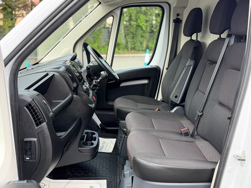 Peugeot Boxer BlueHDi 335 S - U2125