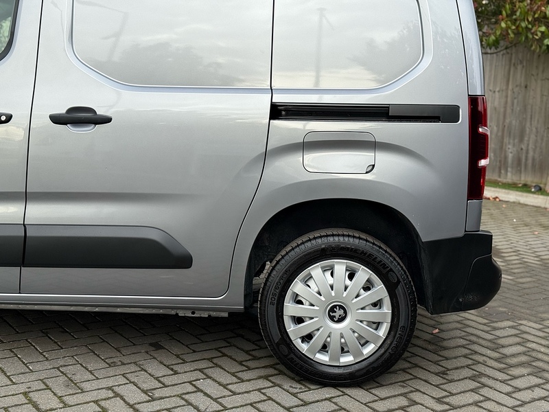 Peugeot Partner BlueHDi 950 Professional-Plus - U2136