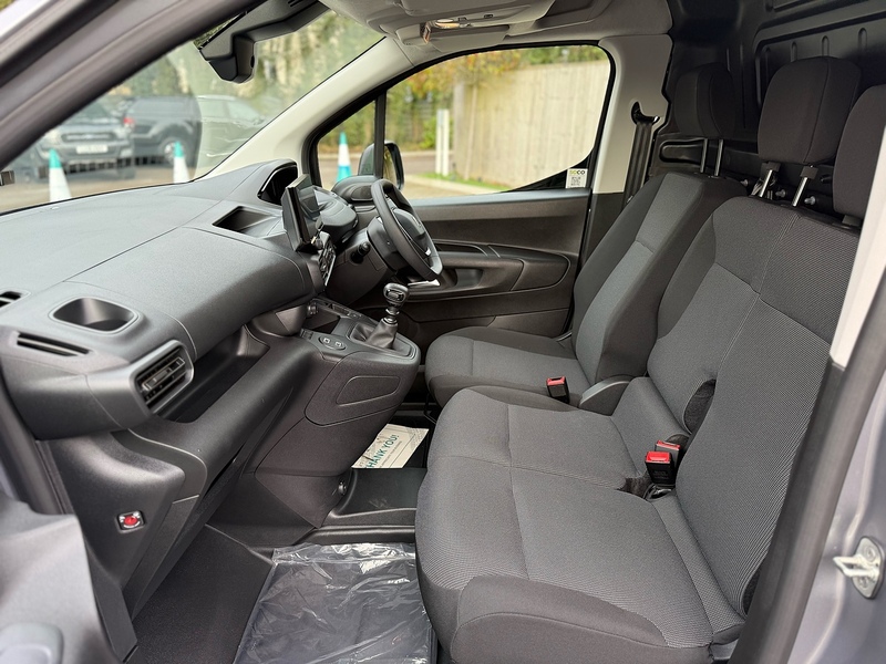 Peugeot Partner BlueHDi 950 Professional-Plus - U2136
