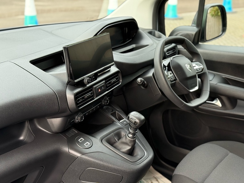 Peugeot Partner BlueHDi 950 Professional-Plus - U2136