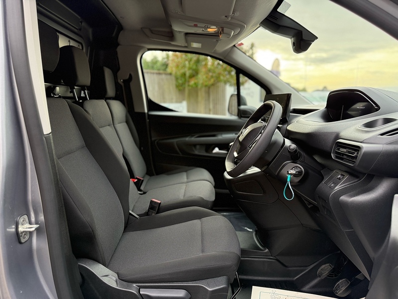 Peugeot Partner BlueHDi 950 Professional-Plus - U2136