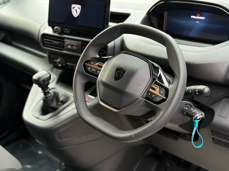 Peugeot Partner BlueHDi 950 Professional-Plus - U2136