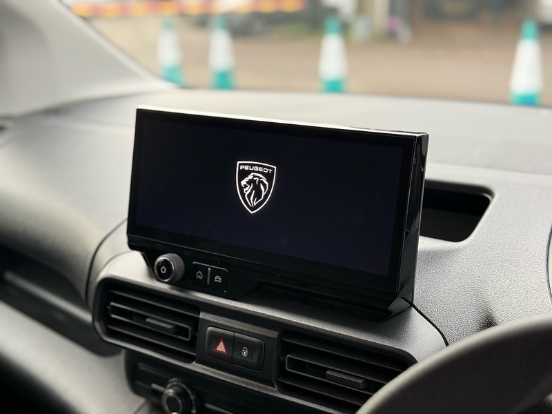 Peugeot Partner BlueHDi 950 Professional-Plus - U2136
