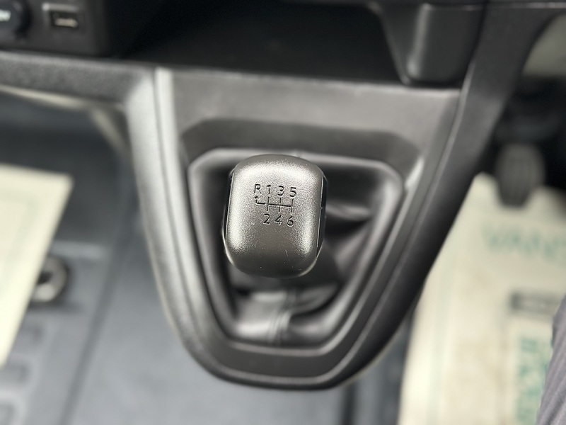 Vauxhall Vivaro Turbo D 2700 Pro - U2144