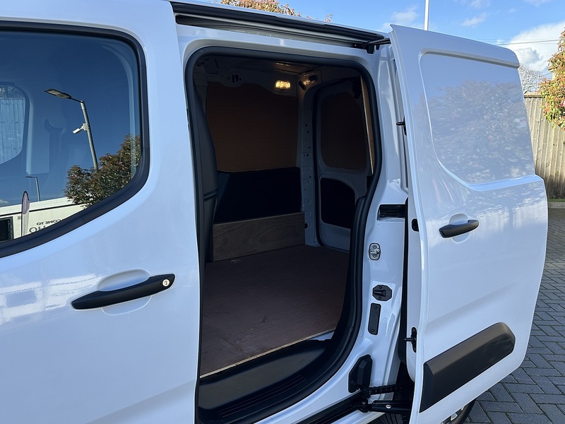 Peugeot Partner BlueHDi 1000 Professional Premium - U2159
