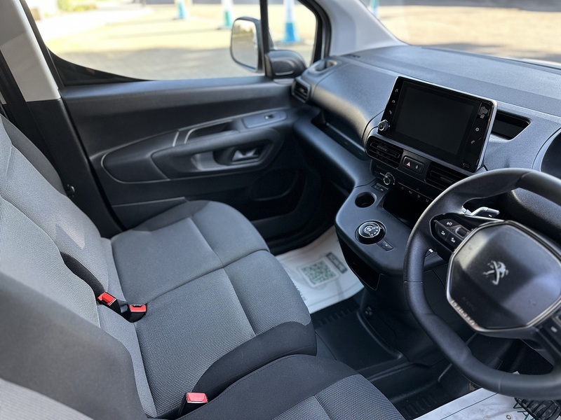 Peugeot Partner BlueHDi 1000 Professional Premium - U2159