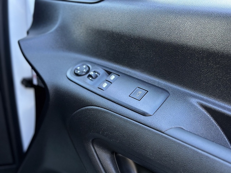 Peugeot Partner BlueHDi 1000 Professional Premium - U2159