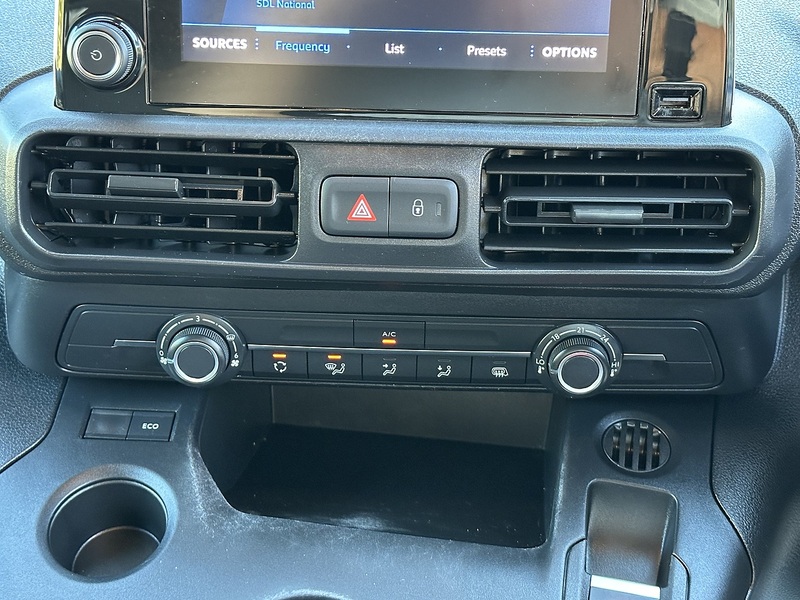 Peugeot Partner BlueHDi 1000 Professional Premium - U2159