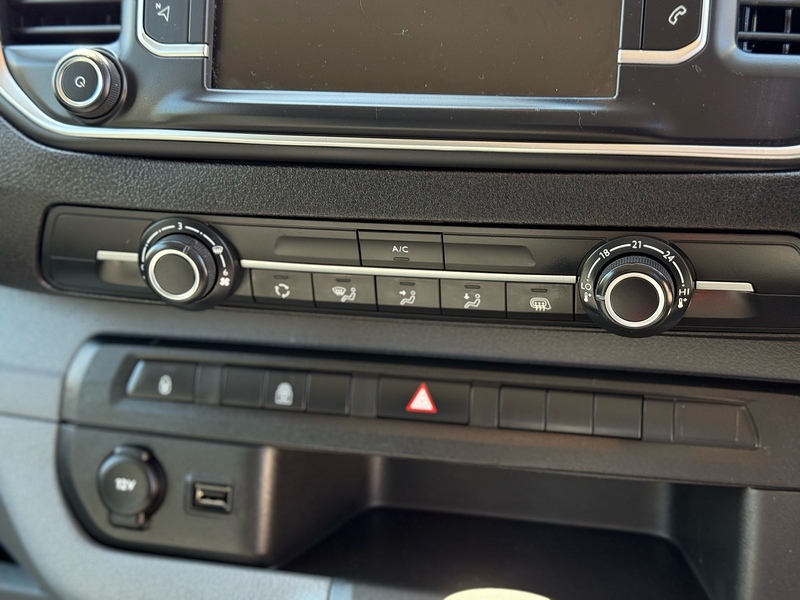 Vauxhall Vivaro Turbo D 3100 Sportive - U2163