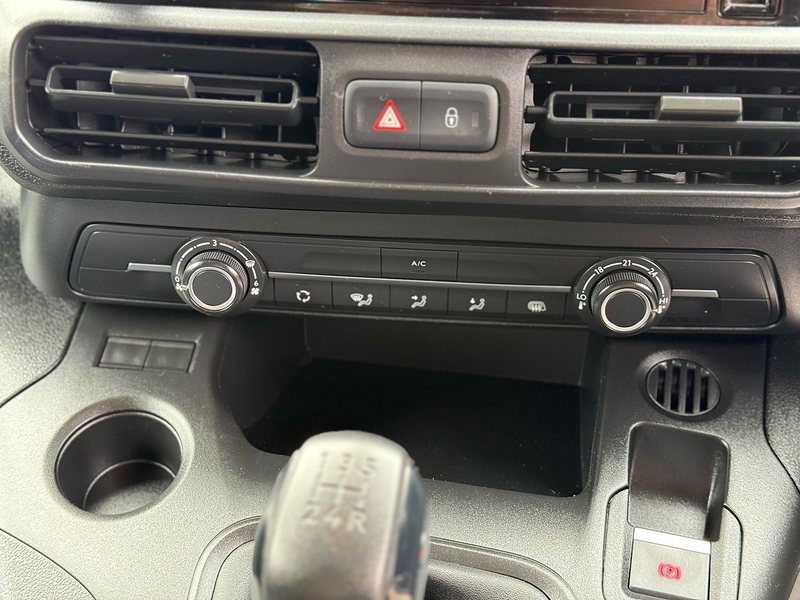 Peugeot Partner BlueHDi 950 Professional Premium - U2165
