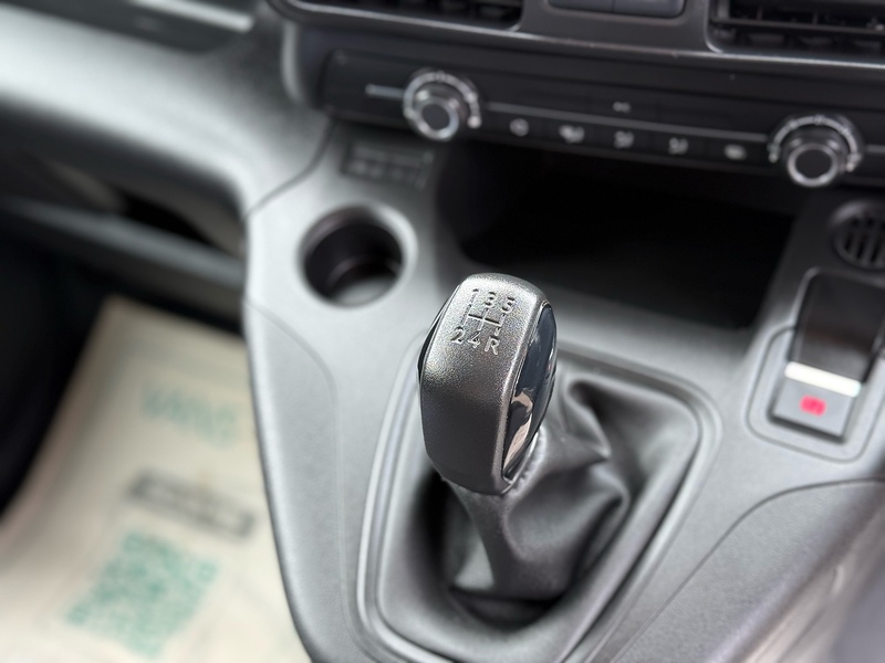 Peugeot Partner BlueHDi 950 Professional Premium - U2165