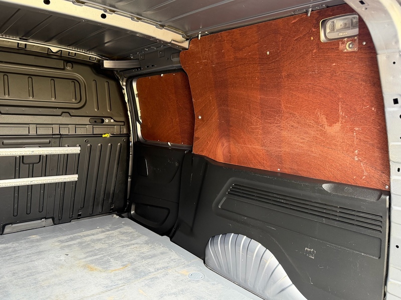 Peugeot Partner BlueHDi 950 Professional Premium - U2176