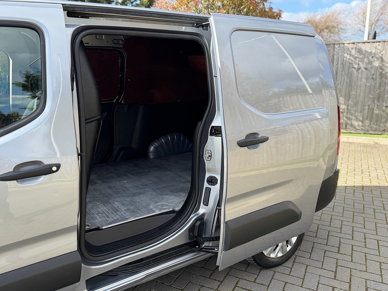 Peugeot Partner BlueHDi 950 Professional Premium - U2176