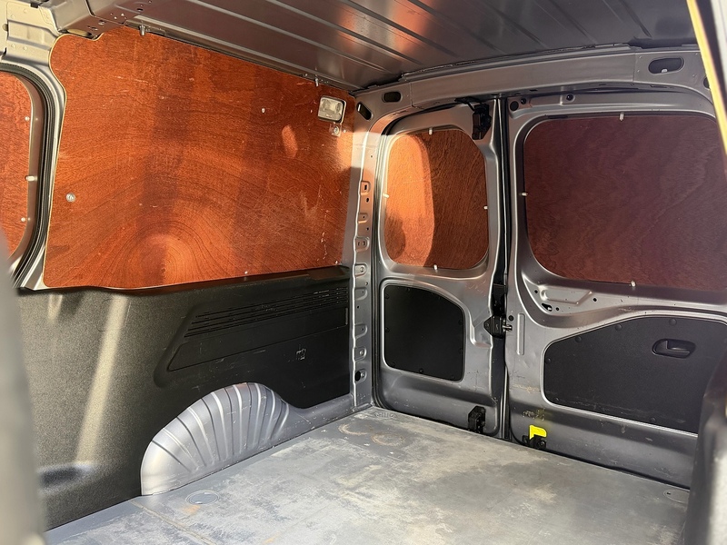 Peugeot Partner BlueHDi 950 Professional Premium - U2176