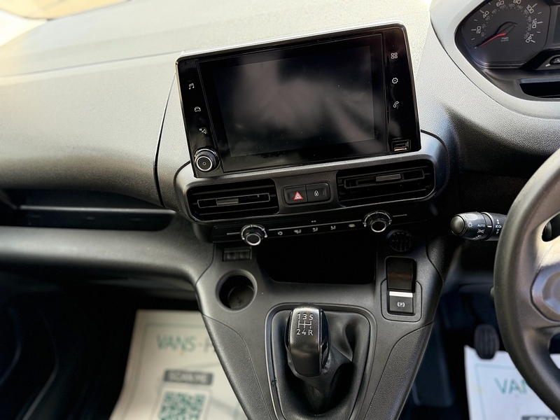 Peugeot Partner BlueHDi 950 Professional Premium - U2176