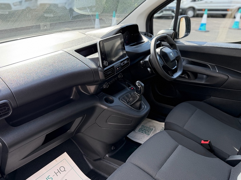 Peugeot Partner BlueHDi 950 Professional Premium - U2176