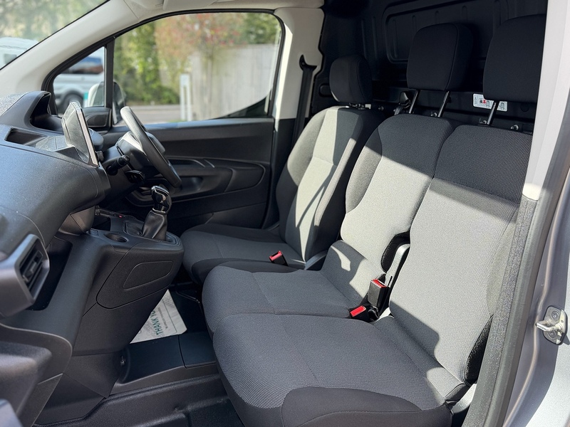 Peugeot Partner BlueHDi 950 Professional Premium - U2176