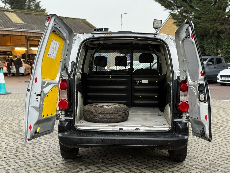 Peugeot Partner BlueHDi 854 SE - U2180
