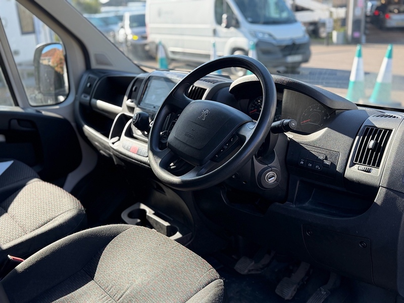 Peugeot Boxer BlueHDi 335 Professional Premium + - U2192