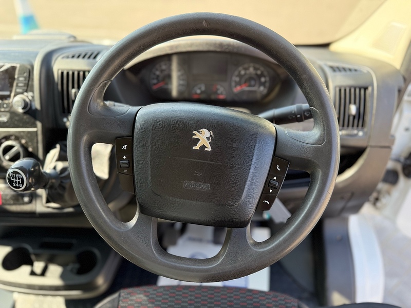 Peugeot Boxer 12 Ft Dropside BlueHDi 335 S - U2237