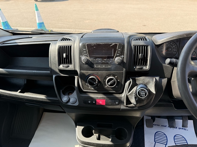 Peugeot Boxer 12 Ft Dropside BlueHDi 335 S - U2237
