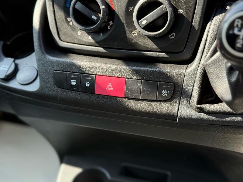 Peugeot Boxer 12 Ft Dropside BlueHDi 335 S - U2237