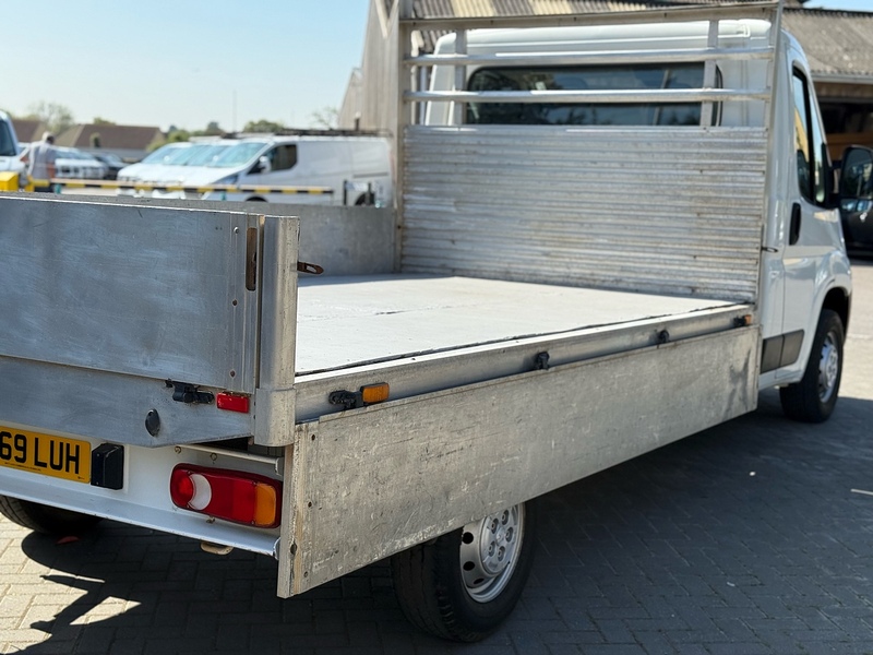 Peugeot Boxer 12 Ft Dropside BlueHDi 335 S - U2237